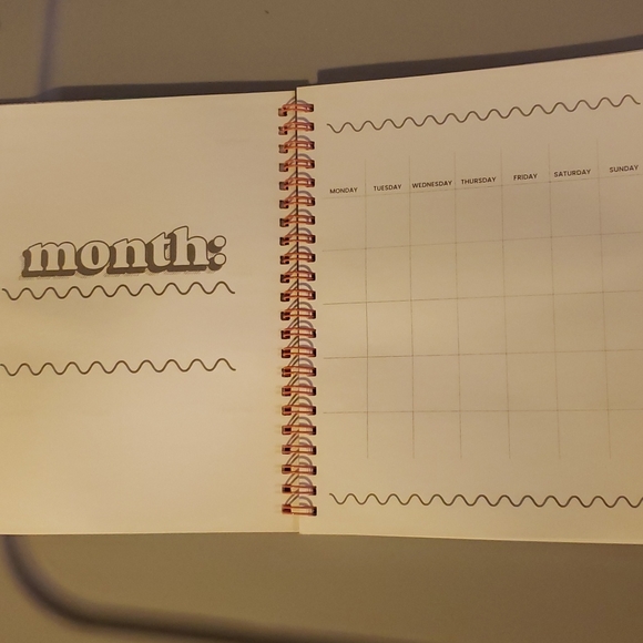 ⭐ 3 for $15 ⭐ Planner 80 Sheets - UNDATED PLANNER. - Picture 4 of 6